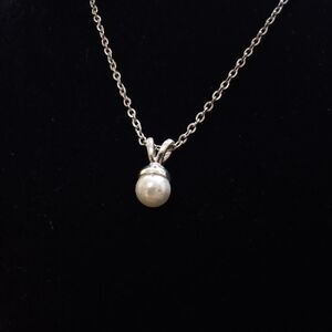 Elegant Delicate Silver Tone Faux Pearl Pendant Necklace Lobster Clasp